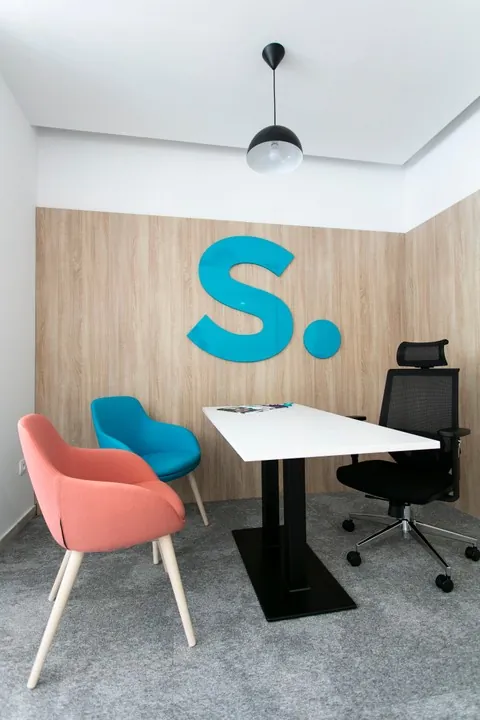 Simplea Slovensko – sieť 10 pobočiek – realizácia interiéru, Elbega