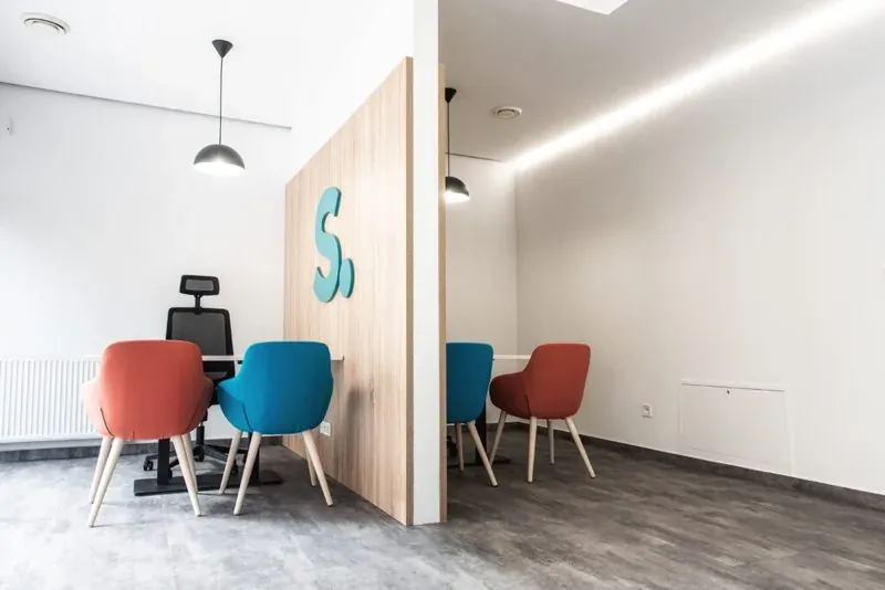Simplea Slovensko – sieť 10 pobočiek – realizácia interiéru, Elbega
